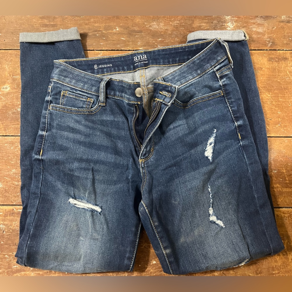 a.n.a. brand women’s distressed jeggings size 6